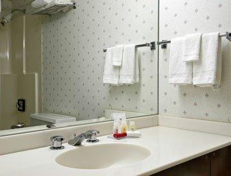 Ramada Convention Center Eau Claire Hotel Bagian luar foto